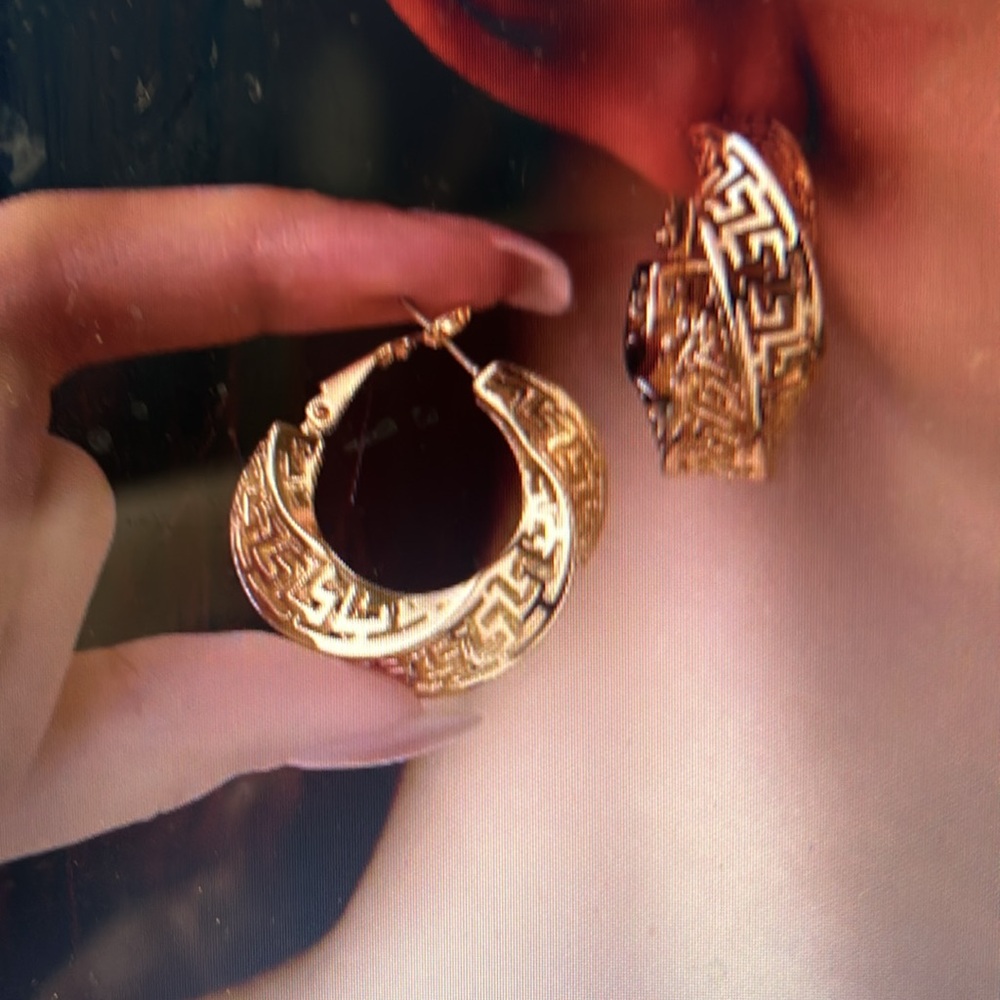WOMEN’S 14K GOLD PLATED HOOP EARINGS - Picture 3 of 5